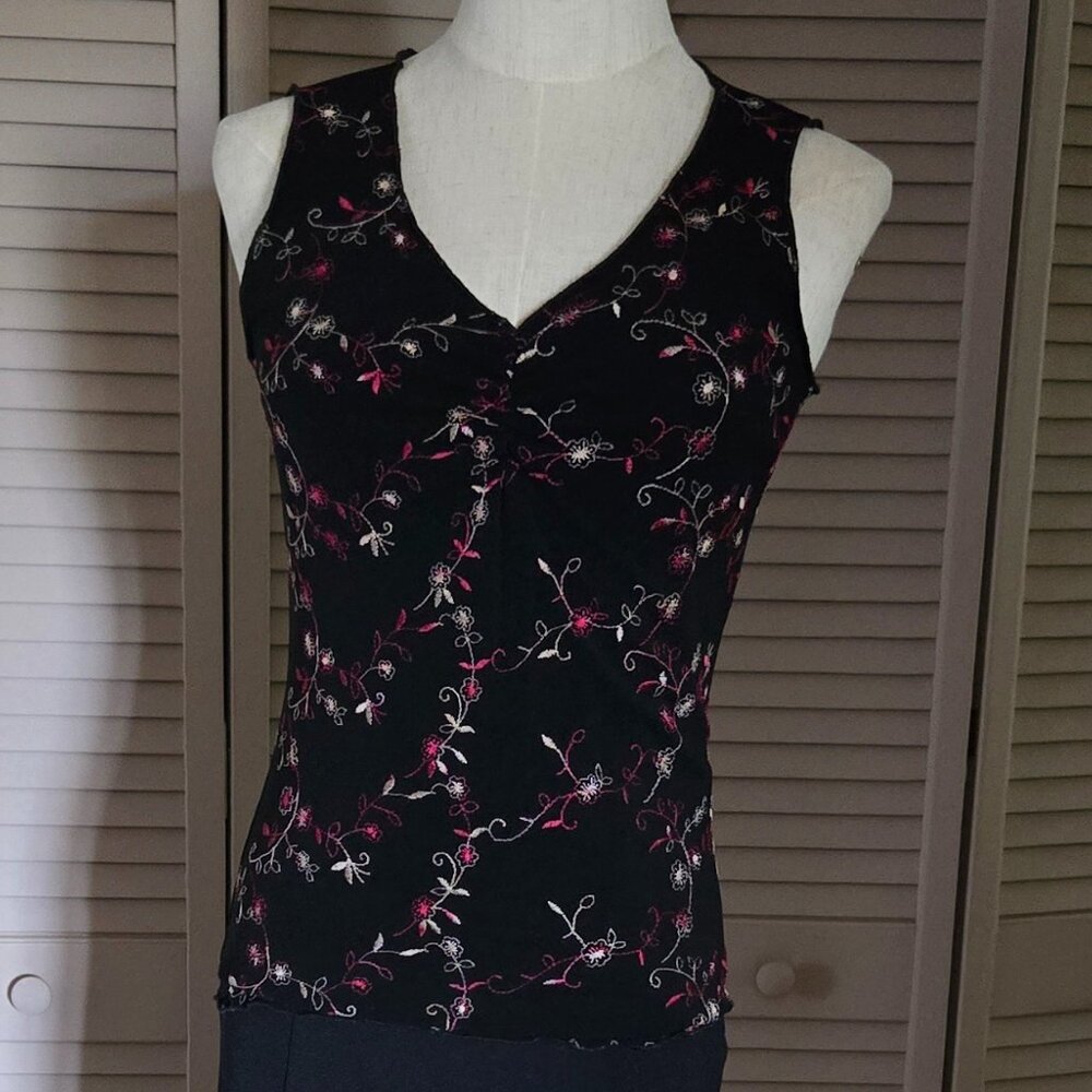 Wrapper sleeveless embroidered floral top, Large (Juniors), Black